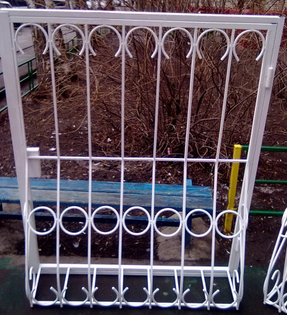 Решетка на окно дутая 3.