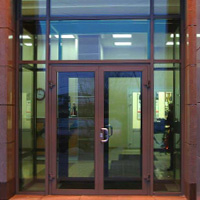 Алюминиевые двери